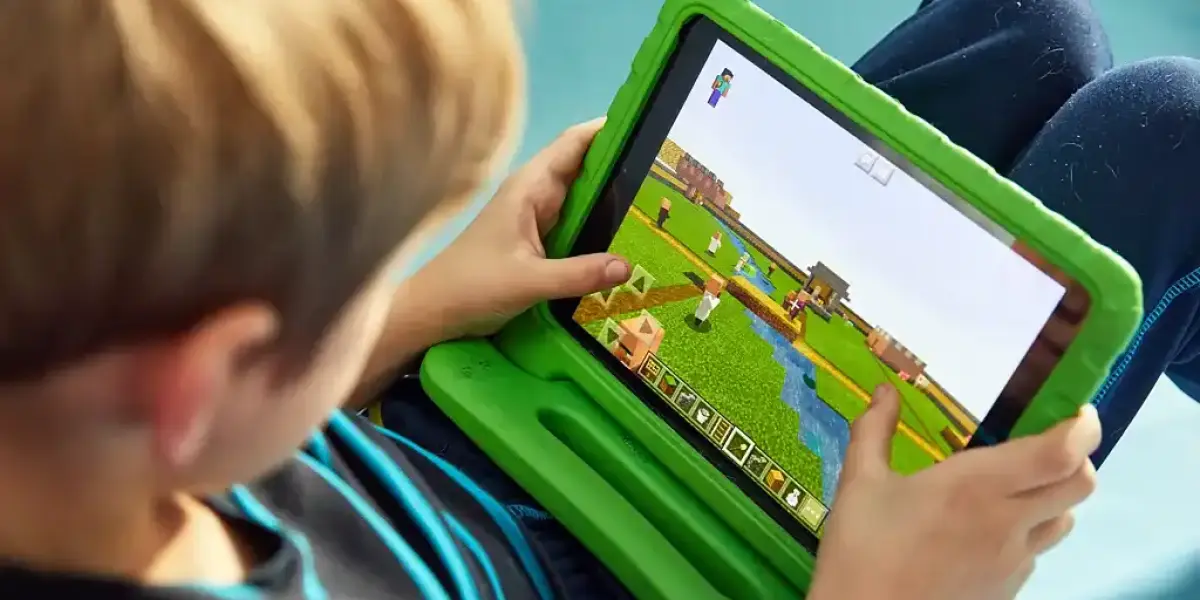 Zašto je Minecraft, najprodavanija igra svih vremena, toliko privlačna za decu, ali i korisna?