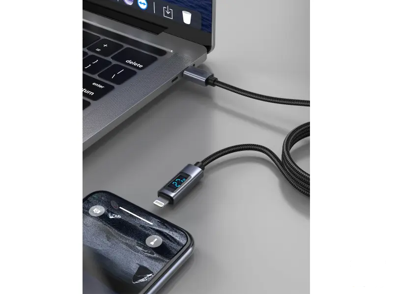Swissten Kabl USB-C/Lightning sa LCD 1.5m