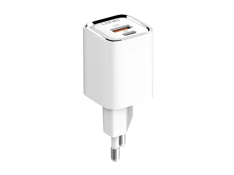 LDNIO A2317C 30W PD TIP C I USB QC3.0 + USB NA LIGHTNING